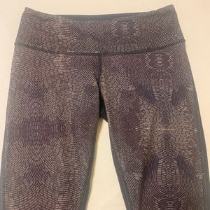 Authentic lululemon women’s leggings size 6